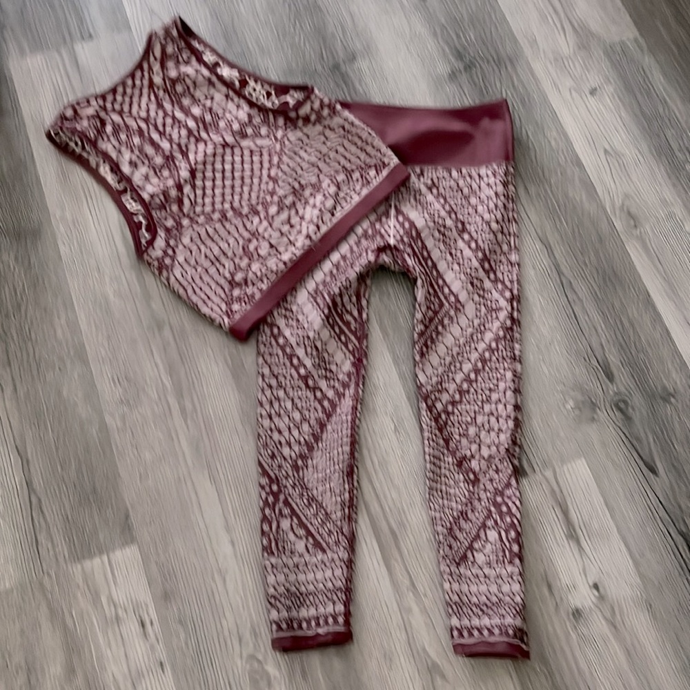 FABLETICS Seamless Reversible Matching Set - Picture 2 of 11